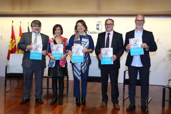 Castilla-La Mancha pone en marcha medidas para mejorar la atención de personas mayores y profesionales en residencias