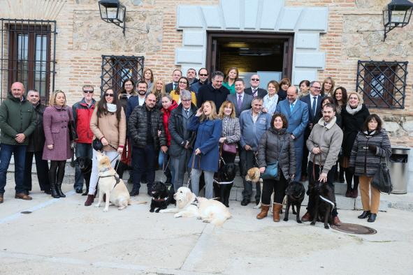 La Ley de Acceso de personas con discapacidad acompañadas de perros garantiza la equidad social en Castilla-La Mancha