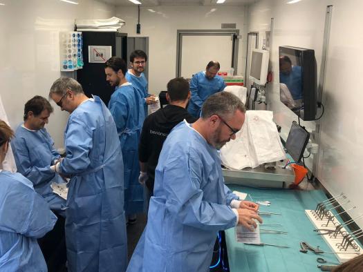 Profesionales del Hospital Universitario de Albacete actualizan su formación en técnicas quirúrgicas invasivas