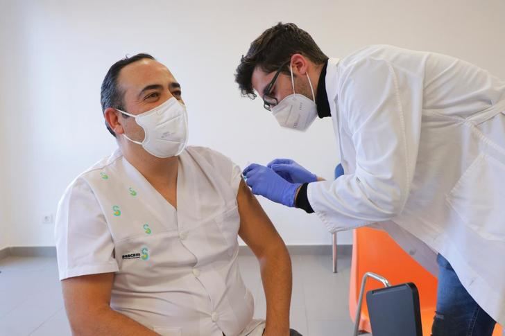 Castilla-La Mancha inicia hoy la vacunación del personal sanitario frente al coronavirus
