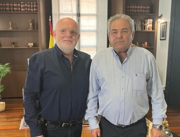 El delegado de la Junta se reúne con el alcalde de El Bonillo para abordar necesidades municipales