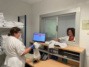 Villarrobledo implementa un sistema innovador de trazabilidad textil en la lavandería hospitalaria
