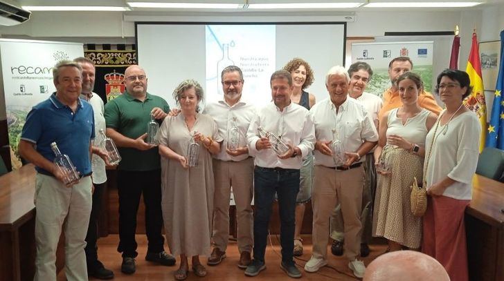 Castilla-La Mancha distribuye 100.000 botellas de vidrio para fomentar la sostenibilidad y reducir plásticos
