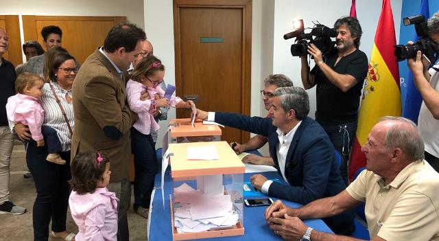 El almanseño Francisco Núñez arrasó en las primarias del PP y será el rival de Page para presidir Castilla-La Mancha
