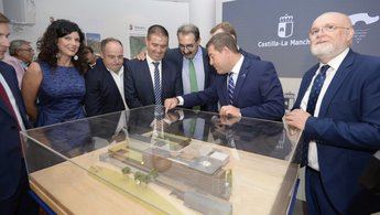 Page presentó en Albacete el nuevo hospital de Albacete, que dobla en superficie el actual