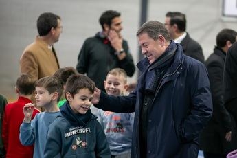 El presidente de Castilla-La Mancha celebra que “los niños, los más vulnerables” sean la prioridad en “nuestra sociedad”
