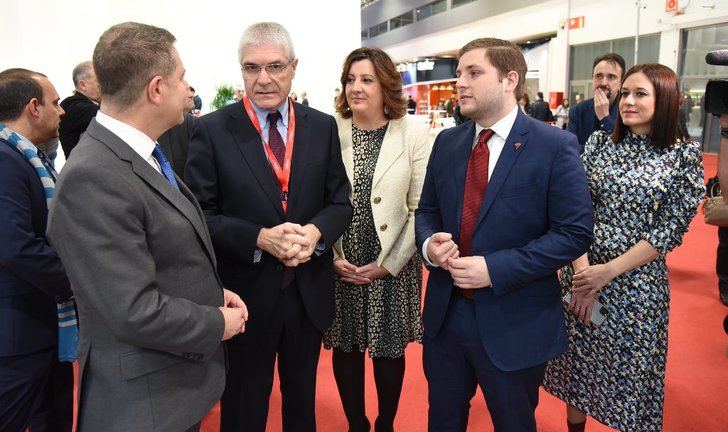 Castilla-La Mancha y Renfe firman un acuerdo para implantar nuevos trenes turísticos en la región