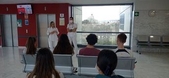 Estudiantes del IES Herminio Almendros visitan el Hospital de Albacete para conocer el sector sanitario
