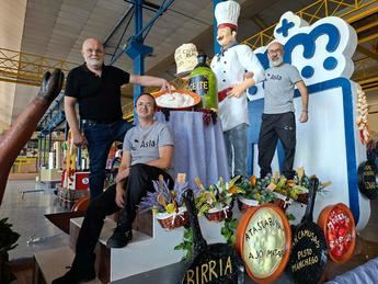La carroza de la Junta destaca el turismo gastronómico en su diseño para la Feria de Albacete