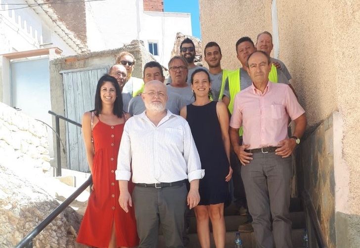 La Junta de Castilla-La Mancha se interesa por el programa de reciclaje profesional de Elche de la Sierra