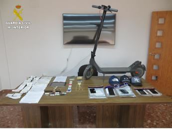 Detenidos en Las Pedroñeras (Cuenca) por una red de estafas que usaba mensajes fraudulentos de la DGT