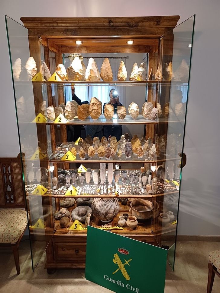 Investigado por tener piezas de la Prehistoria en su casa de tenía documentación de yacimientos de Ciudad Real