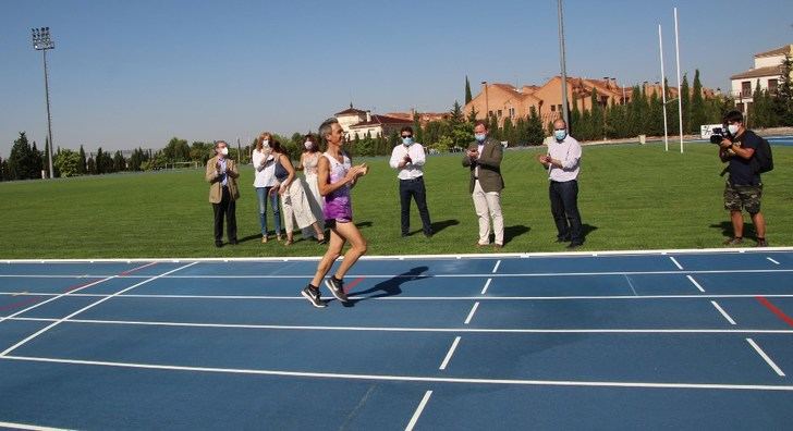 Las pistas de atletismo de Albacete ya lucen el nuevo pavimento y estará abiertas el lunes