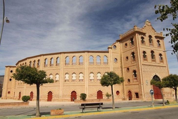 El Ayuntamiento de Caudete inicia las obras de rehabilitación de la Plaza de Toros