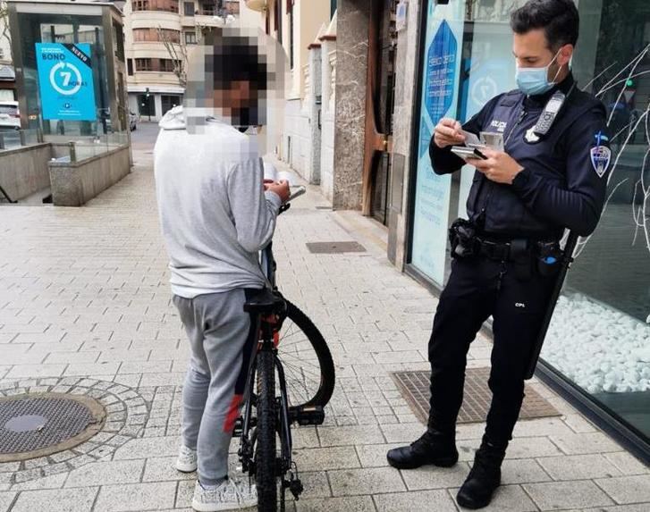 Campaña de la Policía Local de Albacete para explicar el correcto uso de las bicicletas por la ciudad