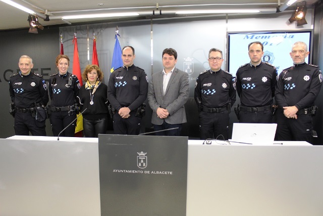 Policías locales de Castilla-La Mancha llevan al Ayuntamiento de Albacete al consejo de transparencias por uniformes