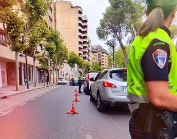 La Policía Local de Albacete se une a la campaña de la DGT para prevenir distracciones al volante del 6 al 12 de octubre