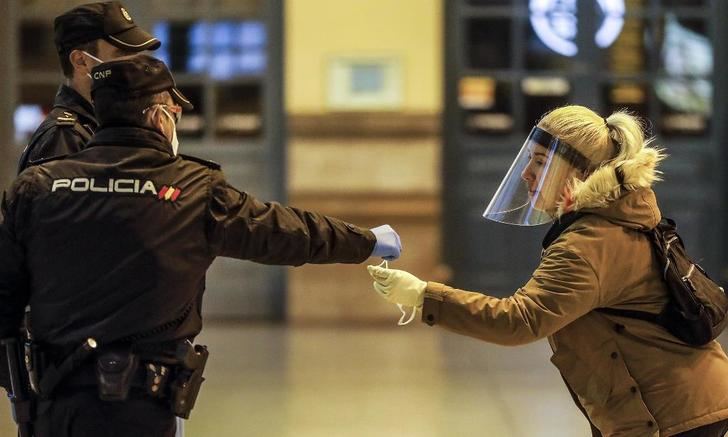 España registra 567 muertos en las últimas 24 horas, un leve repunte con respecto al día anterior