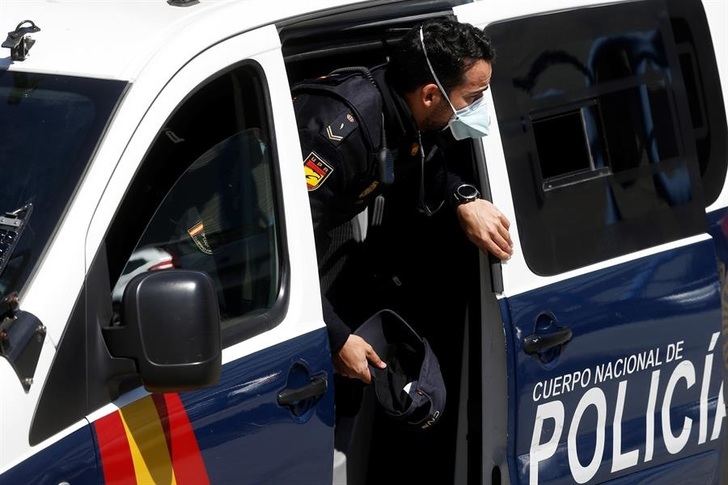 Detenido un albaceteño por estafar a dos víctimas con anuncios falsos de venta de móviles por Internet