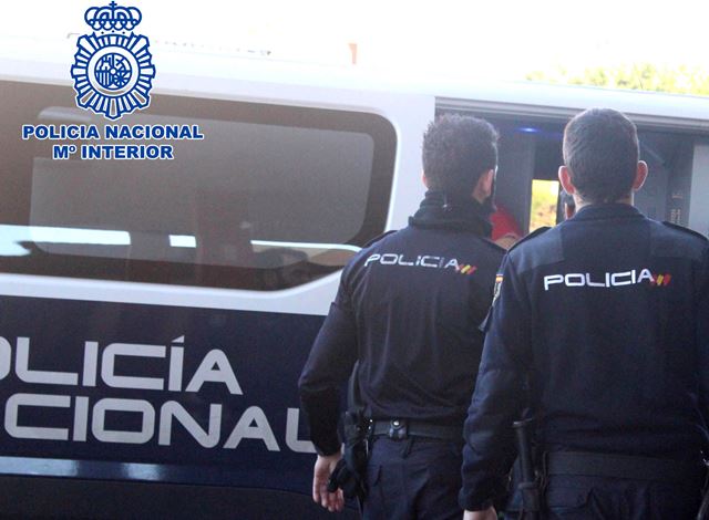 Detenido en Albacete por un robo con violencia a una mujer a la que quitó el bolso y la golpeó contra la pared