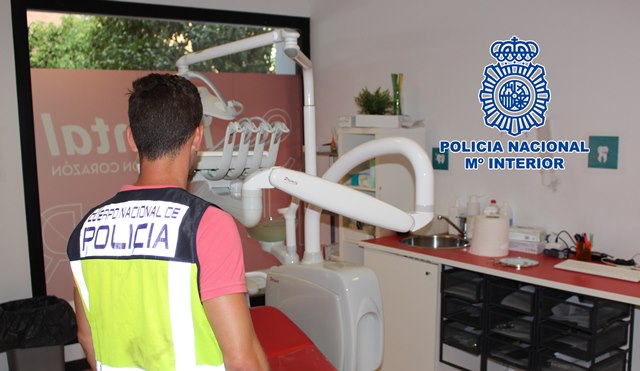 La Policía registra 19 sedes de Idental para asegurar los historiales médicos y obtener indicios de fraude