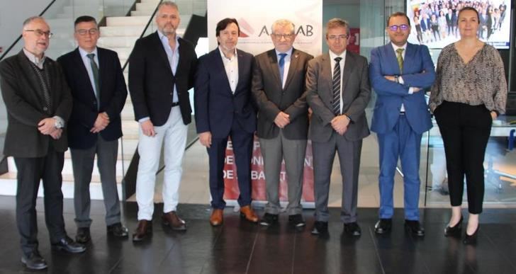 Acuerdos de la Junta de Castilla-La Mancha y varias entidades para potenciar la calidad de la FPc