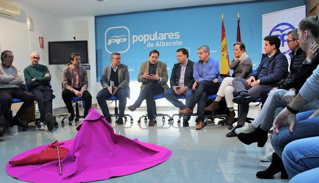 Los ‘populares’ de Albacete hablan de toros y de su importancia económica en muchos pueblos