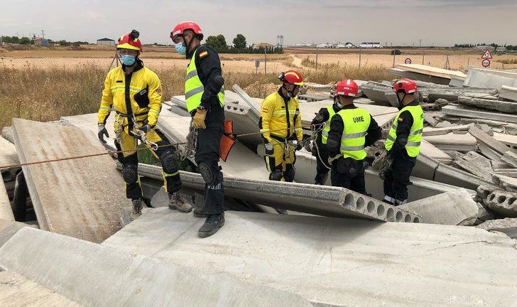  Profesionales del SEPEI y la UME practican rescate en estructuras en La Roda
