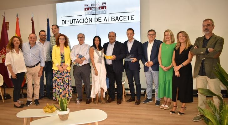 El stand de la Diputación acoge la entrega del Premio Altozano al Parque Científico y Tecnológico