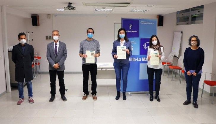 Imagen de un premio a sanitarios de Toledo por un proyecto de investigación.