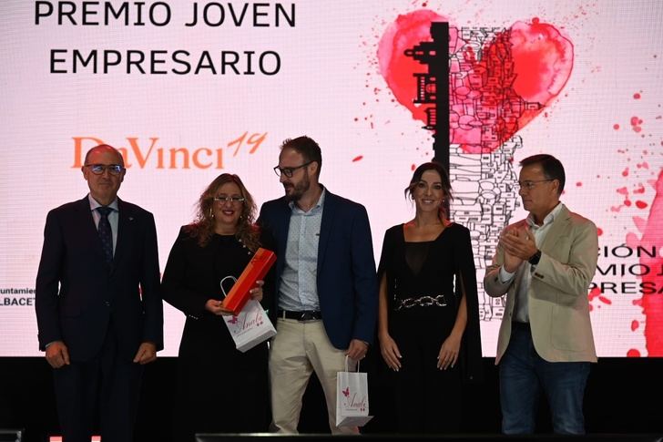 Tapería Da Vinci 19, galardonada como Mejor Joven Empresario, por su creatividad y compromiso