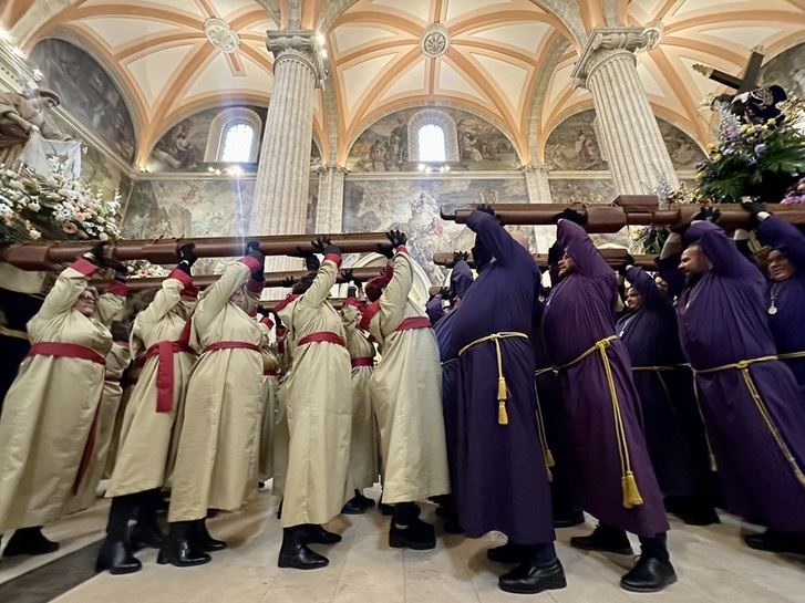 Imagen del Encuentro de Jueves Santo, que por la lluvia tuvo que celebrarse dentro de la Catedral.