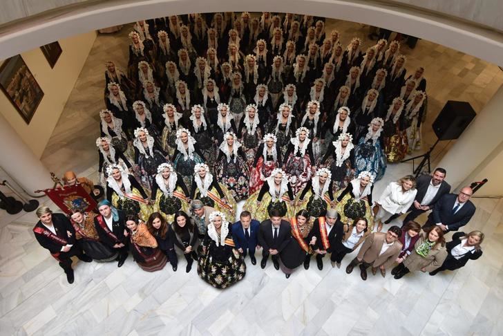 El alcalde de Albacete da la bienvenida a las candidatas de Bellesa del Foc d’Alicante 2025 y promueve la cooperación entre ciudades