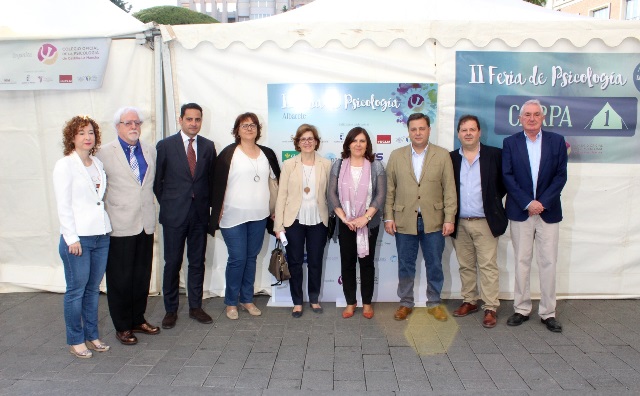 El alcalde de Albacete agradece la labor de los psicólogos en la inauguración de la II Feria de la Psicología 
 
 