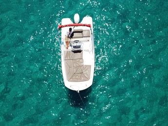 Alquilar un barco sin licencia en Ibiza