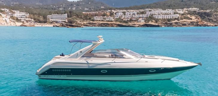 Alquiler de barco privado con capitán en Ibiza