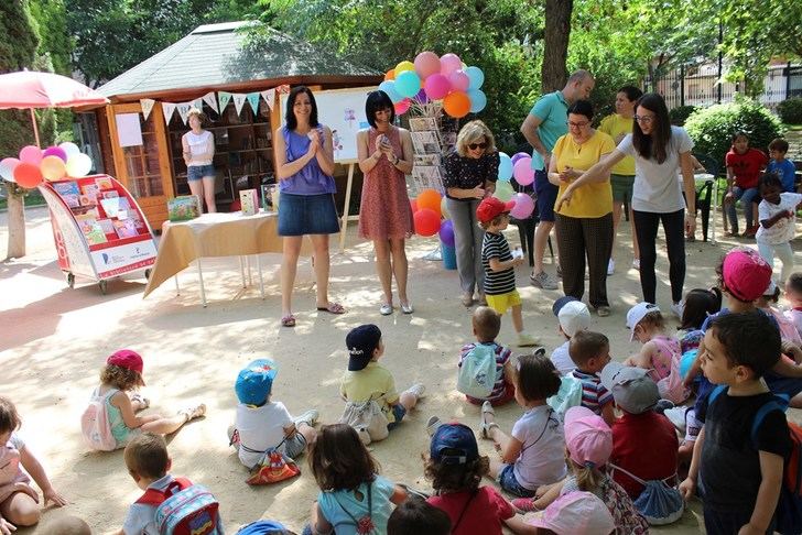 Abierto ya el quiosco de lectura del parque Adolfo Suárez de La Roda