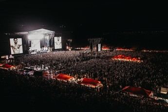 El Puro Latino Sevilla Fest reúne a 75.000 personas en el Estadio de la Cartuja