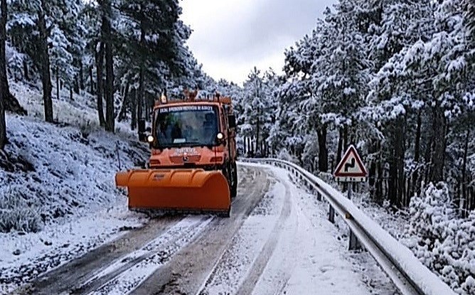 El Plan de Viabilidad Invernal de la Diputación de Albacete inicia sus trabajos en el puerto de las Crucetillas