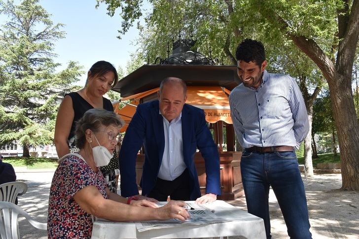 Los quioscos de lectura al aire libre de Albacete ha complido ya 25 años