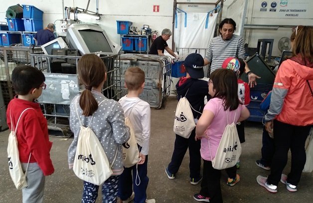AMIAB celebra el Día Mundial del reciclaje con una Jornada de puertas abiertas para escolares