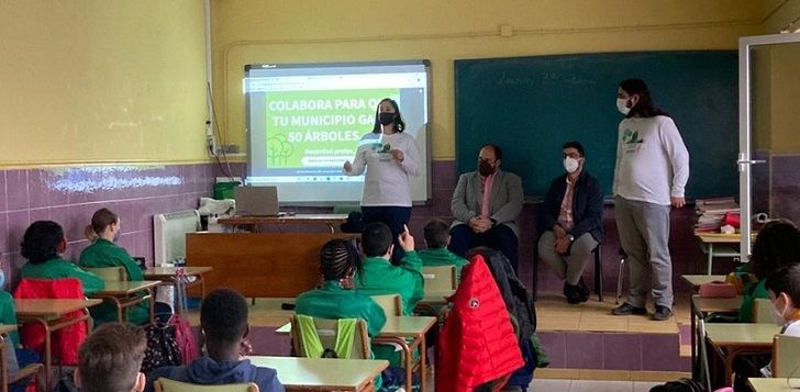 La campaña ‘Recicla y Reforesta’ para incentivar el reciclaje de vidrio se extiende a colegios y a otros colectivos de Albacete
