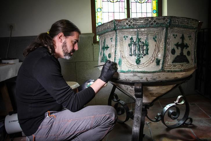 La Junta trabaja en la restauración de la Pila Bautismal y el Libro de bautismos, matrimonios y difuntos de Camarenilla (Toledo) 