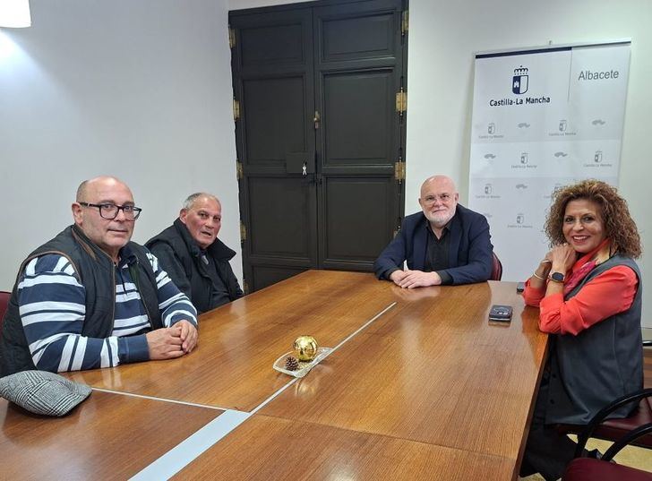 Reunión en la Casa Perona: Gobierno y Asociación de Enfermedades Neurodegenerativas abordan necesidades de afectados en Albacete
