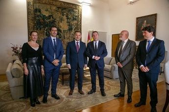 La última polémica comenzó tras la reunión de Manuel Serrano y Page.