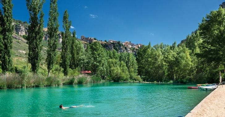 La Policía Nacional salva en Cuenca a una mujer que se había tirado al Júcar con intención de suicidarse