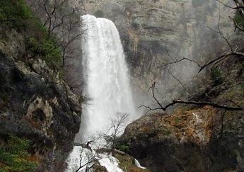 Muere un hombre 60 años de Elda al caer de mirador en nacimiento del río Mundo (Riópar)