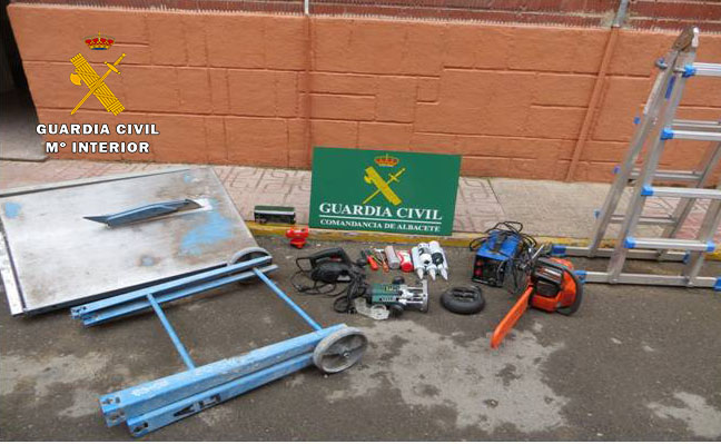 Detenido un hombre por tres robos con fuerza y uno de hurto cometidos en Peñas de San Pedro y La Solana (Albacete)