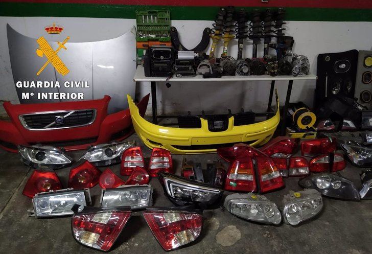 Cuatro detenidos por robar piezas de vehículos de un desguace de Villarrobledo que luego vendían en Internet