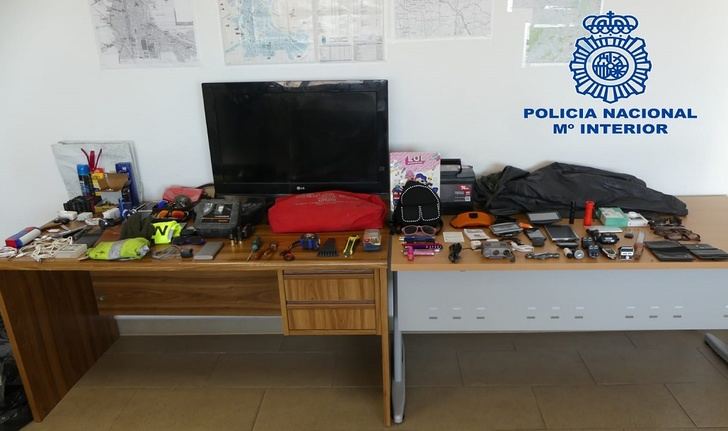 Detenidas dos personas en Hellín implicadas en un robo con violencia y en varios coches